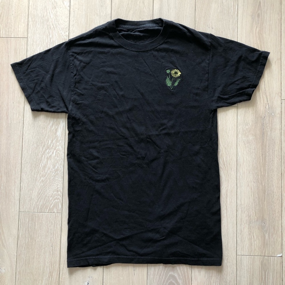 Floral Embroidery T Shirt in Black Size S